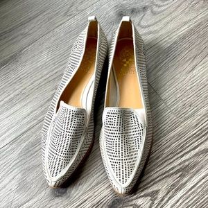 Vince Camuto Shoe Dress Flat Loafer Cream Tan Sz 7